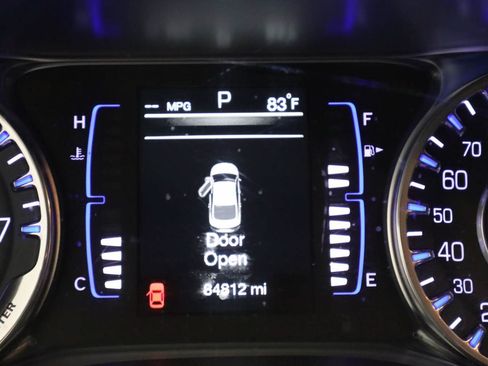 Used 2016 Chrysler 200 Limited Platinum FWD image 5
