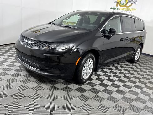 New 2026 Chrysler Voyager LX image 4
