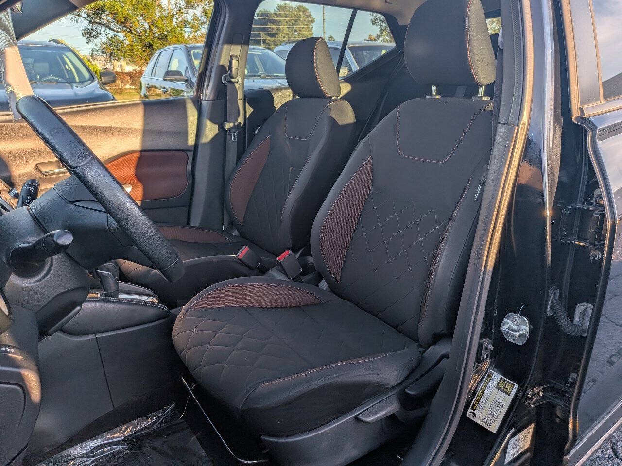 Used 2018 Nissan Kicks SR w/ Exterior Electronics Package FWD image 27