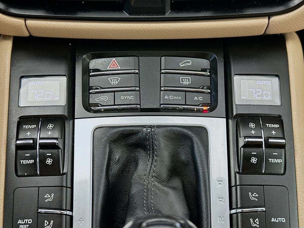 Used 2020 Porsche Macan AWD/4WD image 18