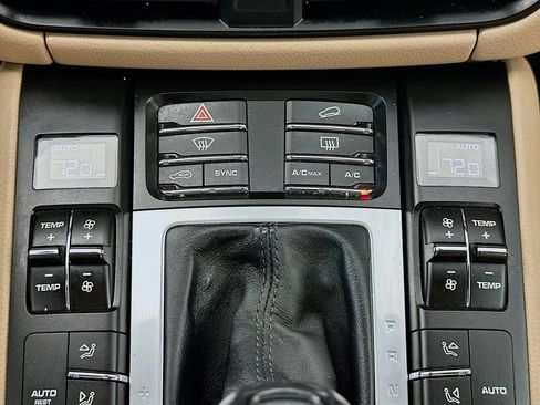 Used 2020 Porsche Macan AWD/4WD image 18