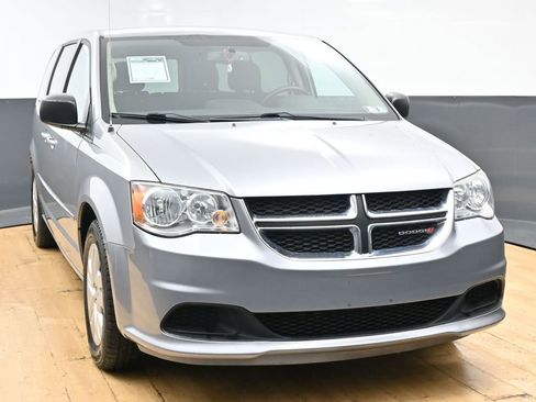Used 2017 Dodge Grand Caravan SE w/ Power Window Group FWD image 4