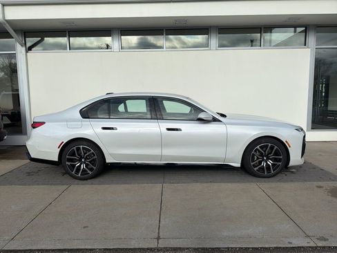 Certified 2024 BMW 760i xDrive w/ Executive Package AWD/4WD image 4