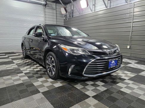 Used 2018 Toyota Avalon XLE Premium image 4