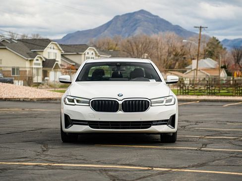 Used 2022 BMW 530i xDrive w/ Convenience Package image 2