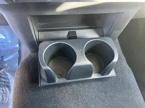 Used 2018 Nissan Titan SV image 31