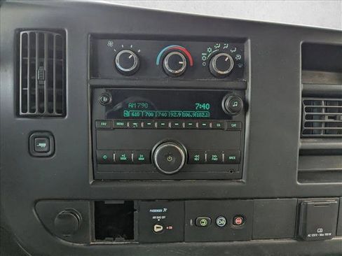 Used 2018 Chevrolet Express 2500 w/ Driver Convenience Package image 12