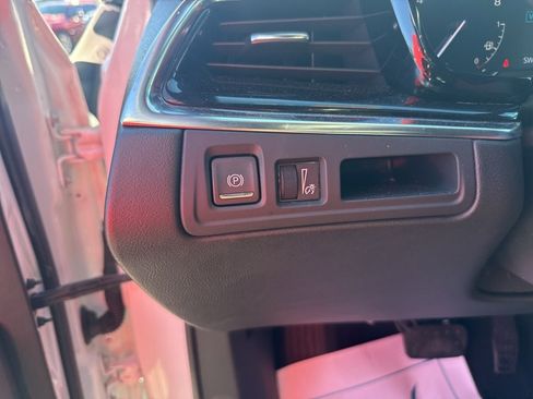 Used 2021 Cadillac XT6 Premium Luxury image 12