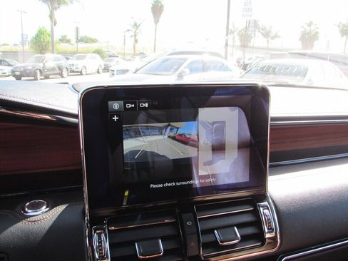 Used 2018 Lincoln Navigator L Reserve w/ Technology Package image 17