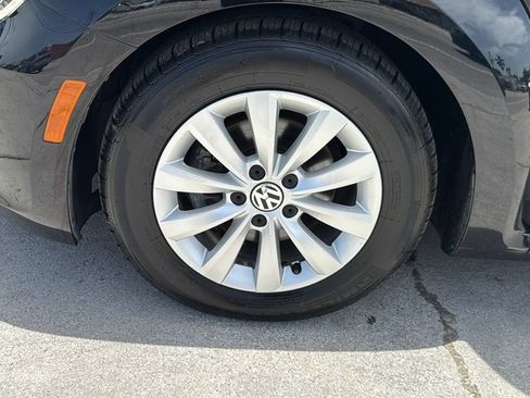 Used 2016 Volkswagen Beetle 1.8T FWD image 18