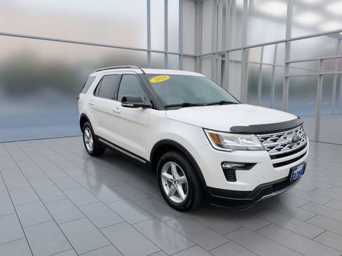 Used 2018 Ford Explorer XLT w/ Equipment Group 202A AWD/4WD image 2