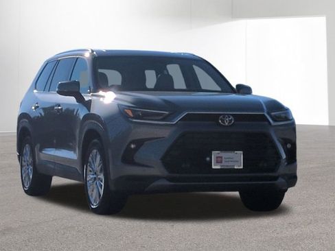 Certified 2026 Toyota Grand Highlander Platinum image 3