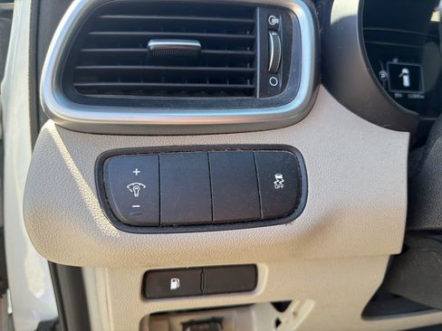 Used 2018 Kia Sorento LX image 10