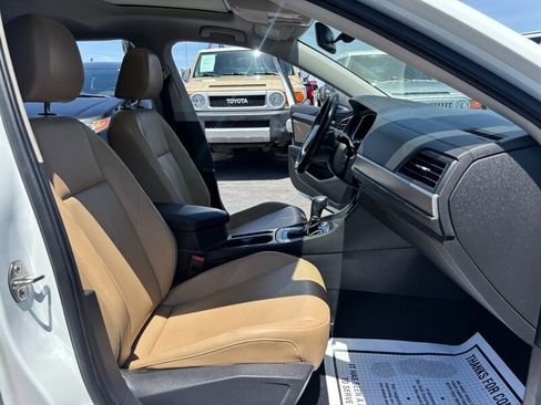 Used 2019 Volkswagen Jetta SE w/ Cold Weather Package FWD image 12