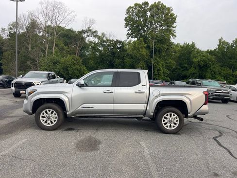 Used 2026 Toyota Tacoma SR5 AWD/4WD image 2