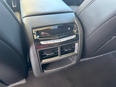 Used 2024 Cadillac XT5 Sportv w/ Technology Package AWD/4WD image 19