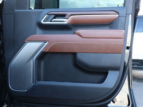 Used 2025 GMC Sierra 3500 Denali Ultimate AWD/4WD image 28