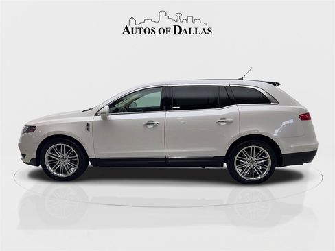Used 2019 Lincoln MKT AWD image 5