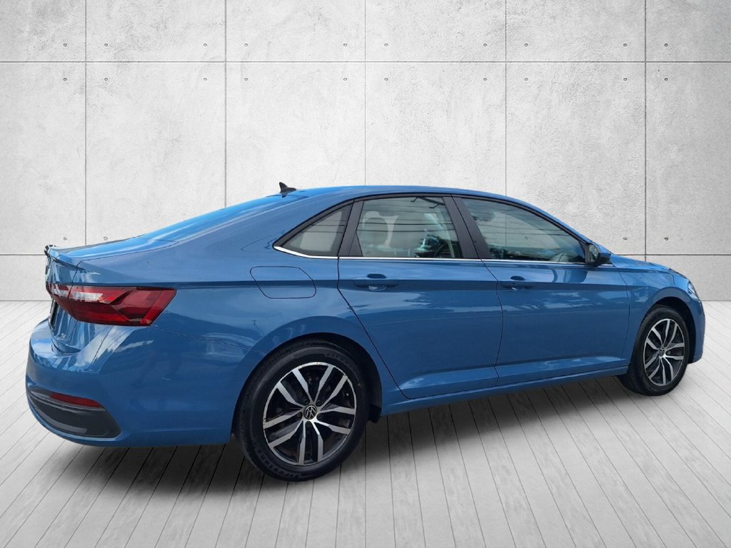 Used 2025 Volkswagen Jetta SE FWD image 5