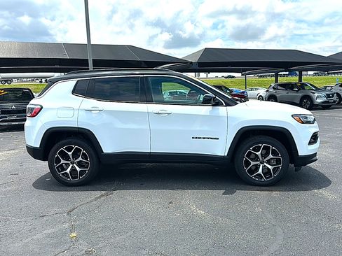 Used 2025 Jeep Compass Limited AWD/4WD image 9