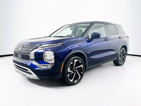 Used 2024 Mitsubishi Outlander SE image 3