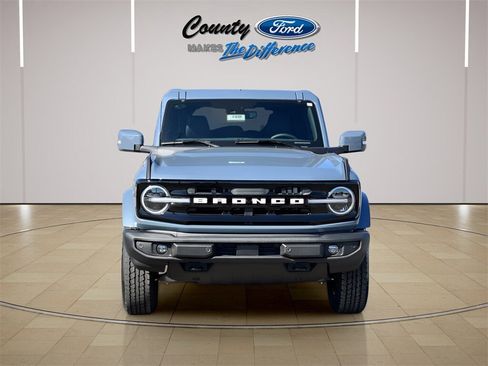 New 2025 Ford Bronco Outer Banks image 12