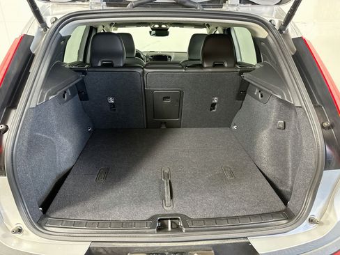 Used 2025 Volvo XC40 B5 Plus AWD/4WD image 25