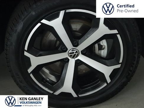 Used 2025 Volkswagen Tiguan SE AWD/4WD image 10