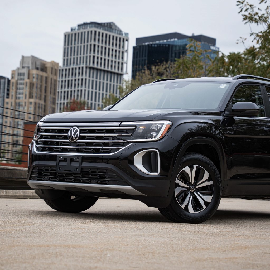 Used 2025 Volkswagen Atlas SE FWD image 3