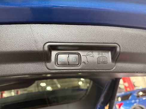 Used 2022 Ford Explorer XLT AWD/4WD image 25