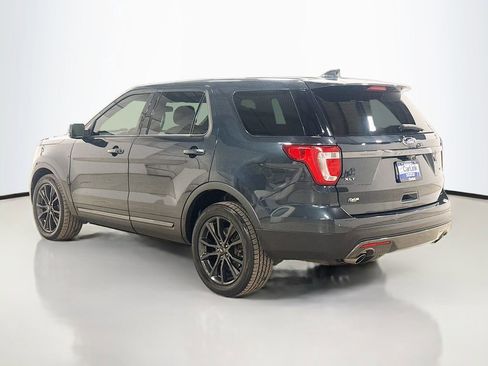 Used 2017 Ford Explorer XLT w/ Equipment Group 202A image 5