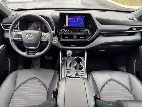 Used 2025 Toyota Highlander XSE AWD/4WD image 2