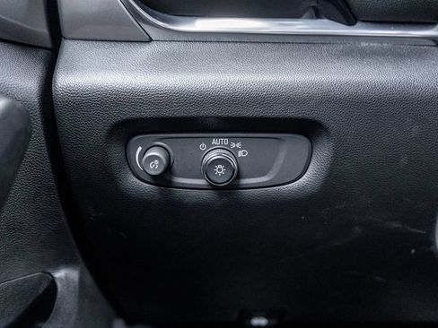 Used 2023 Chevrolet Traverse LT FWD image 20