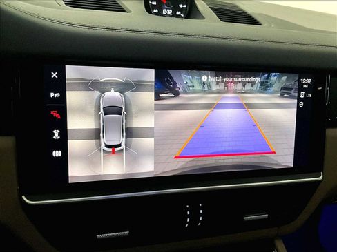 Used 2023 Porsche Cayenne image 27