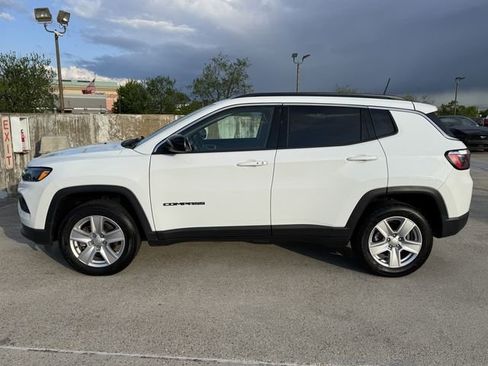 Used 2022 Jeep Compass Latitude w/ Sun and Sound Group image 11