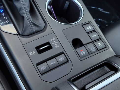 Certified 2024 Toyota Highlander XLE image 20