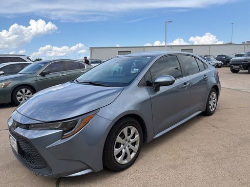Used 2022 Toyota Corolla LE FWD image 1