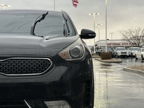 Used 2017 Kia Niro EX image 32