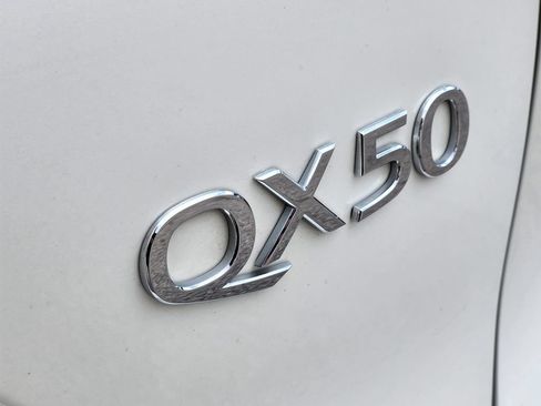 Used 2022 INFINITI QX50 Luxe FWD image 11