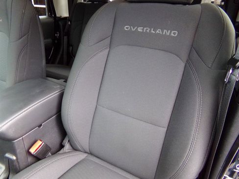 Used 2023 Jeep Gladiator Overland w/ Cold Weather Group image 38