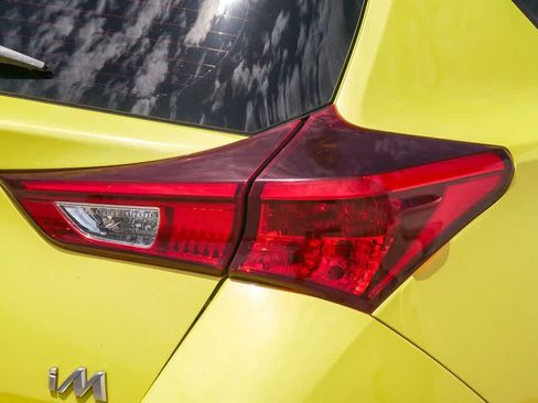 Used 2017 Toyota Corolla iM w/ Carpet Mat Package FWD image 10