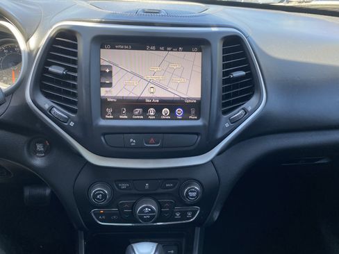 Used 2016 Jeep Cherokee Overland FWD image 21