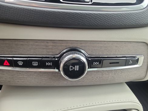 Used 2023 Volvo XC90 B6 Plus w/ Protection Package image 33