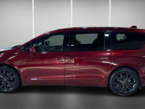 Used 2020 Chrysler Pacifica Touring w/ S Appearance Package image 5