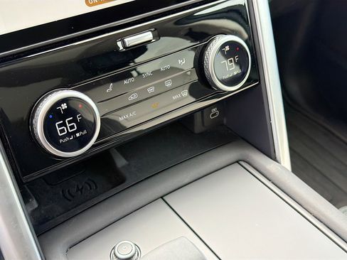 Certified 2025 Land Rover Discovery Dynamic SE AWD/4WD image 33
