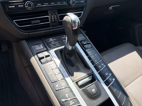 Used 2020 Porsche Macan S AWD/4WD image 30