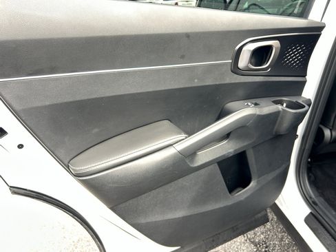 Used 2024 Kia Sorento S image 23