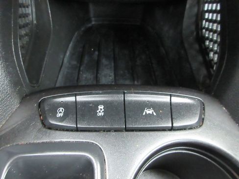 Used 2023 Chevrolet TrailBlazer LS image 28