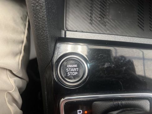 Used 2025 Kia Sportage EX FWD image 24