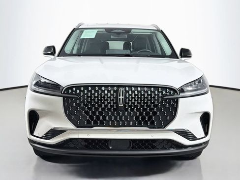 Used 2026 Lincoln Aviator 2WD image 2